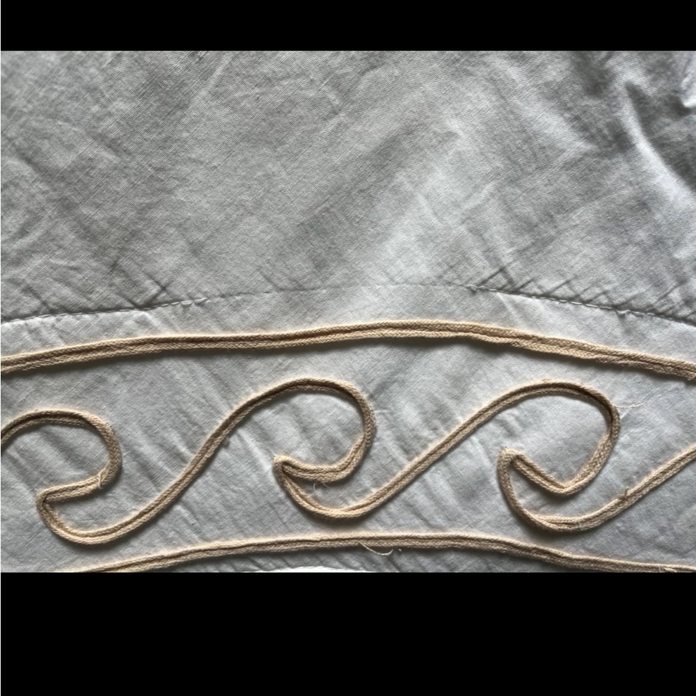 Lovely full/double size quilted bedspread. Earth tones. 89” x 89” - Picture 6 of 10